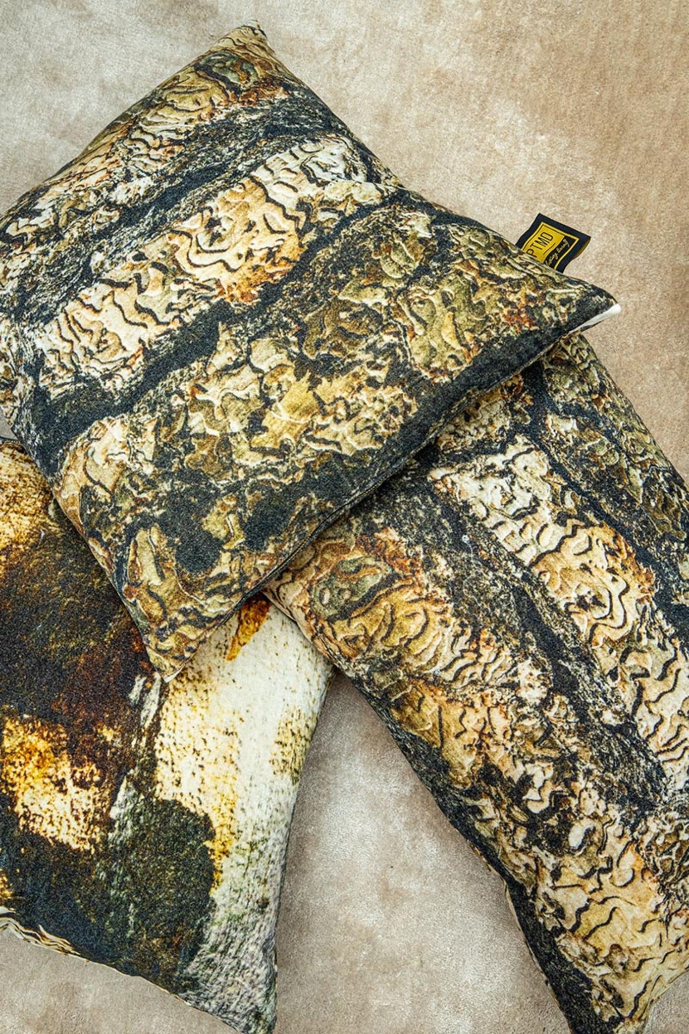 Rives Brown cotton velvet cushion bark print S