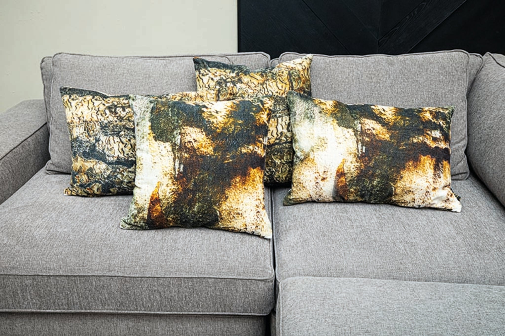 Rives Brown cotton velvet cushion bark print S