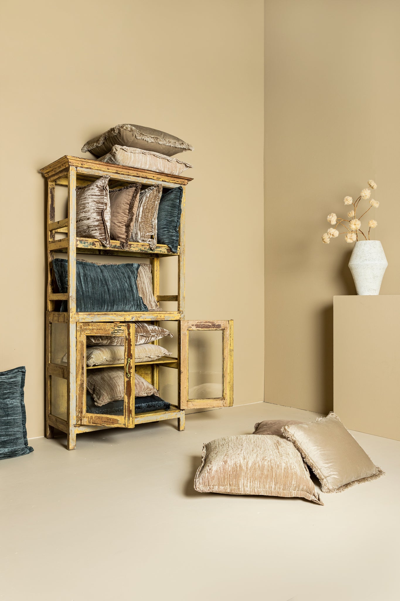 Nous Beige Velvet Cushion With Fringes Square L (set of 2)