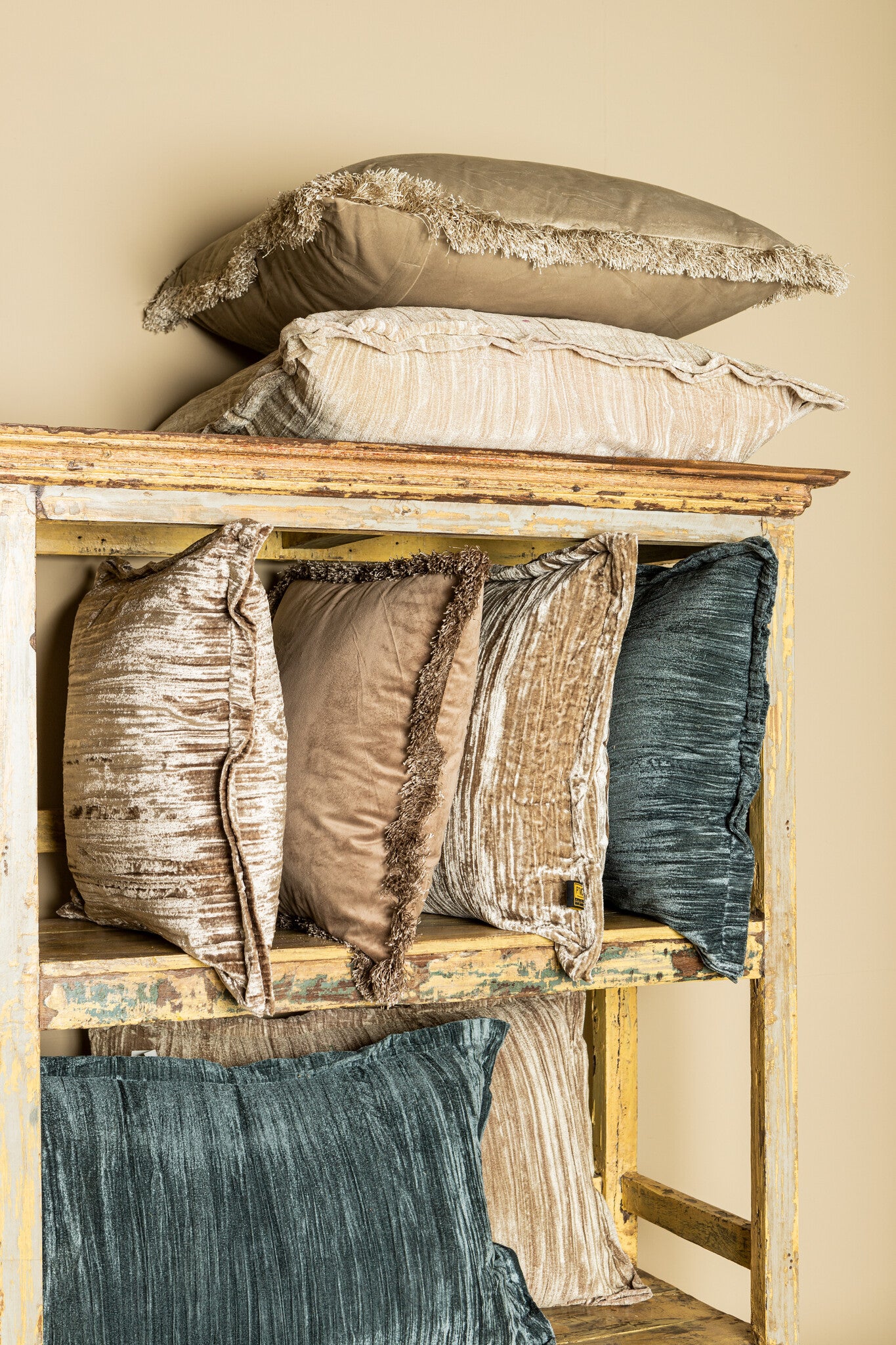 Nous Taupe Velvet Cushion With Fringes Square L (set of 2)