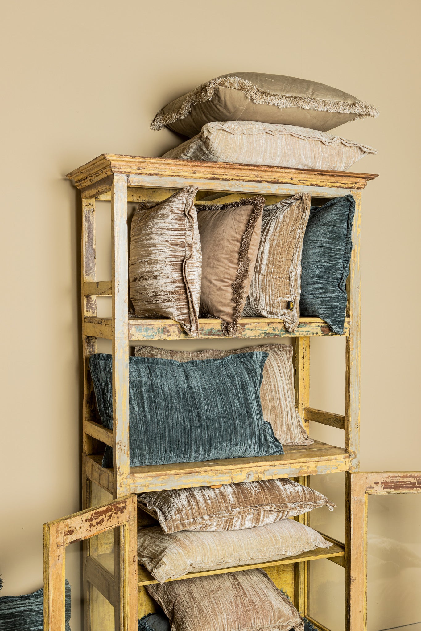 Senny Taupe velvet cushion ruffle rim square S