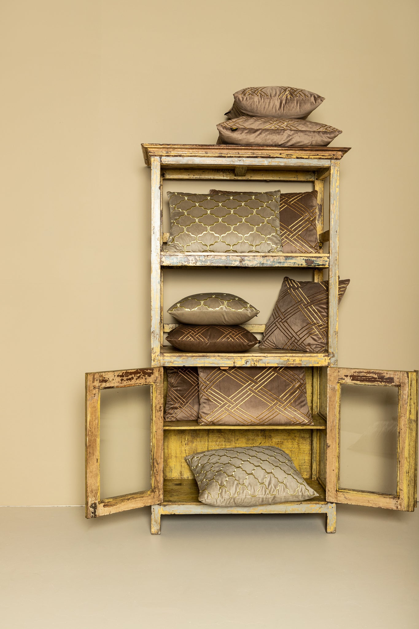 Lizze Beige Velvet Cushion Embroidery Square S (set of 2)