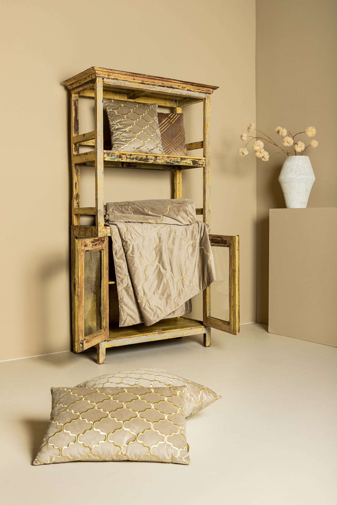 Lizze Beige Velvet Cushion Embroidery Square S (set of 2)