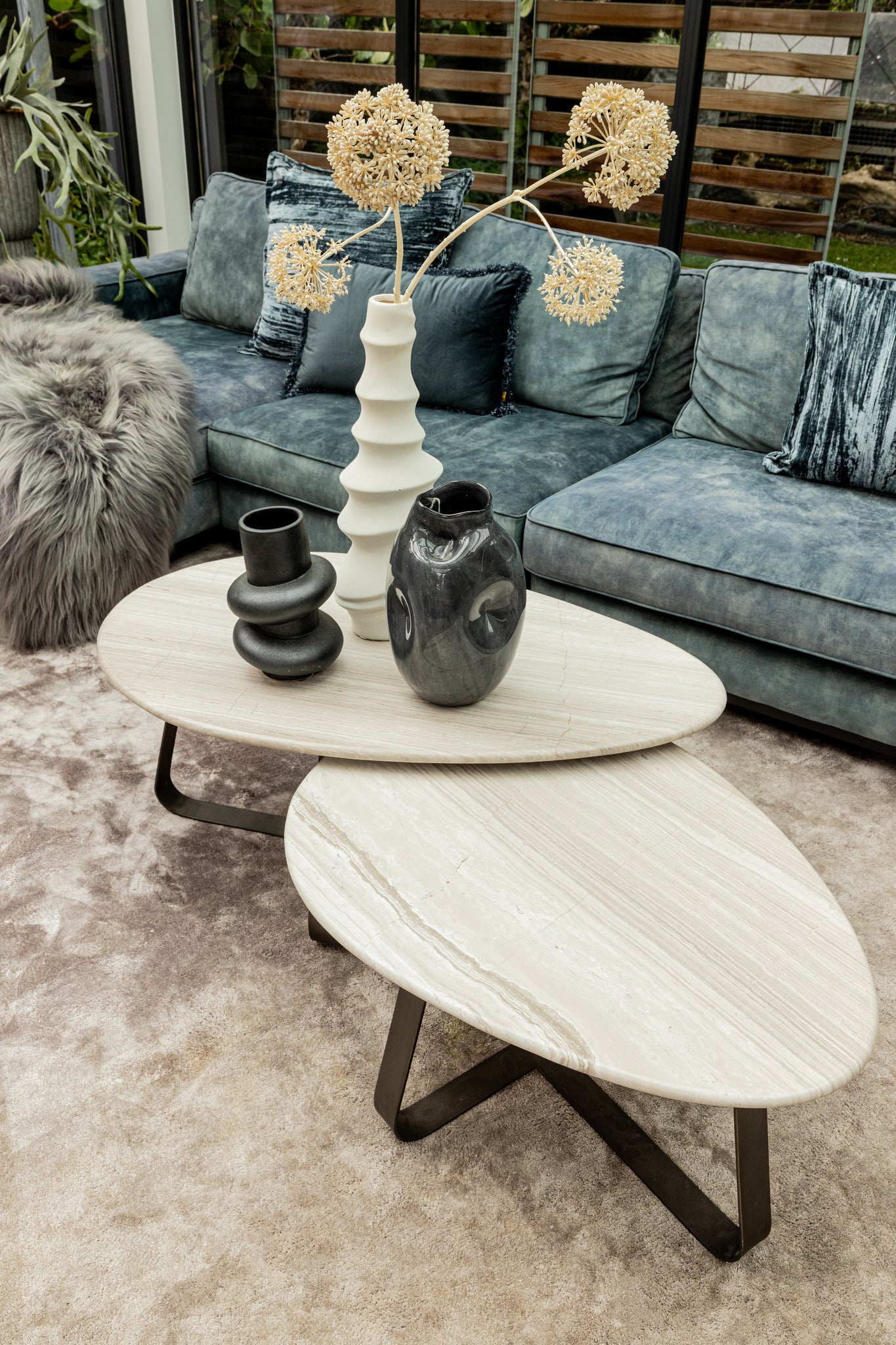 Muka coffeetable low dark grey base white marble