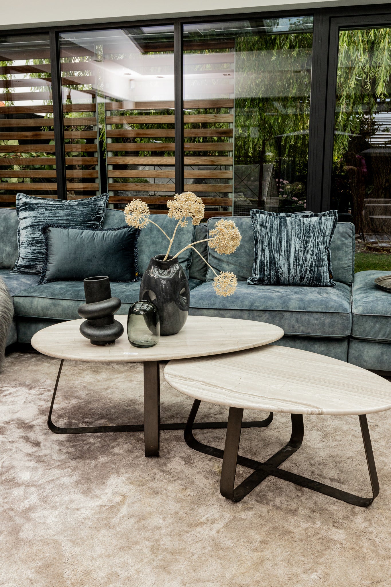 Muka coffeetable low dark grey base white marble